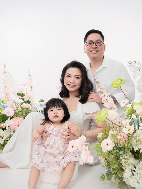 Kevin Socola Films luxury first birthday family photography DMV black formal cake gold crown